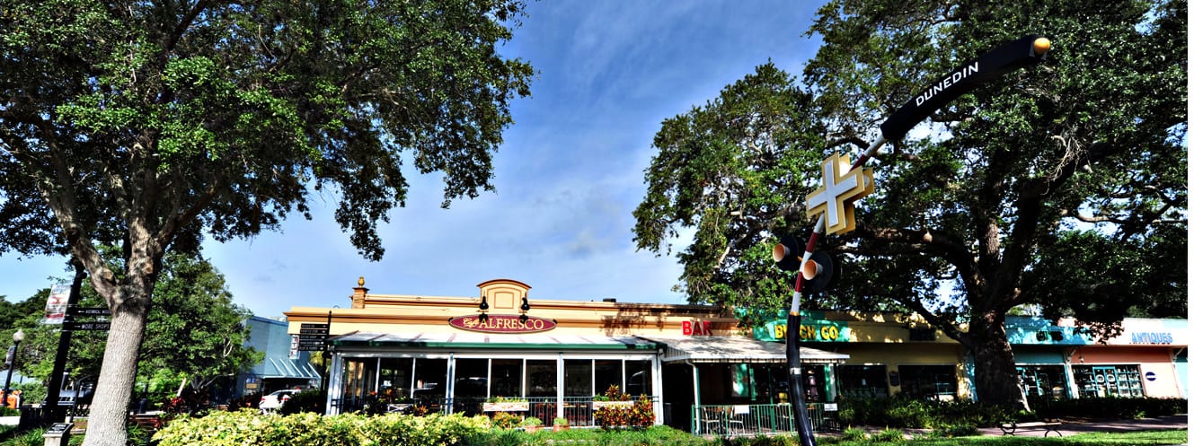 Exterior shot of Cafe Alfresco from the Pinellas Trail